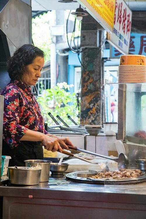 《台北捷運美食》《龍山寺站美食》華西街80年老攤 天天生炒牛肉 奶香牛雜湯絕妙好滋味 - 台北郵報 | The Taipei Post 《台北捷運美食》《龍山寺站美食》華西街80年老攤 天天生炒牛肉 奶香牛雜湯絕妙好滋味 - 台北郵報 | The Taipei Post