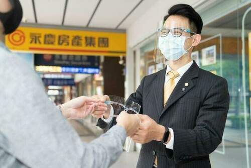 房仲業者共防疫!推專人導覽線上帶看服務 接種疫苗再發萬元津貼 - 台北郵報 | The Taipei Post 房仲業者共防疫!推專人導覽線上帶看服務 接種疫苗再發萬元津貼 - 台北郵報 | The Taipei Post