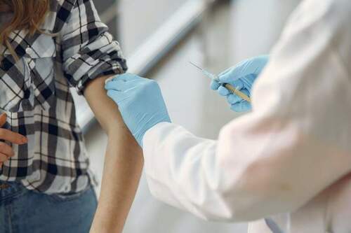 不用小黃卡了！陳時中：下週推出數位疫苗証明 - 台北郵報 | The Taipei Post