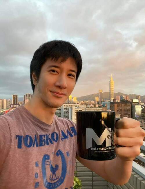 王力宏回應了!看過五位心理醫生並駁斥李靚蕾一毛不要的說法