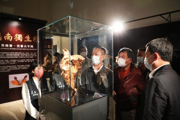 一睹全球第二大12a級越南老奇南香風采　「千年一遇」沉香珍寶展在嘉縣