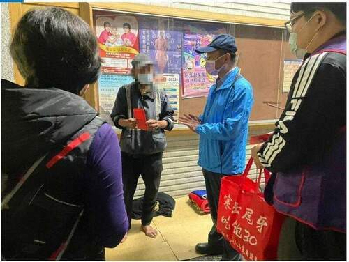 縣府與人安基金會攜手-年節前夜訪關懷南投街友