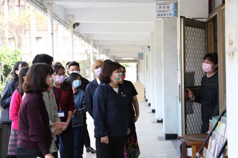 黃敏惠訪視嘉市社區心理衛生中心勉勵關懷