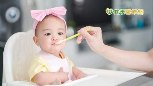 嬰幼兒副食品怎麼開始？　兒科醫提醒建議與禁忌
