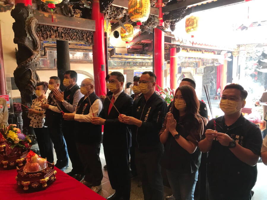 大甲媽祖遶境今晚起駕-徐國勇至新港奉天宮參拜祈求活動平安順利