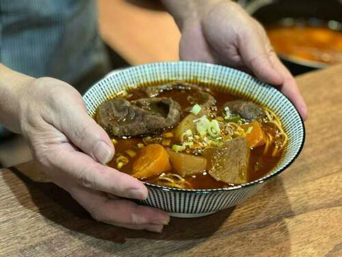 【引新聞專訪1】｢有乾人」新推全台獨創麻辣燉煮牛肉麵-1碗麵要煮34萬5千秒耗時費工