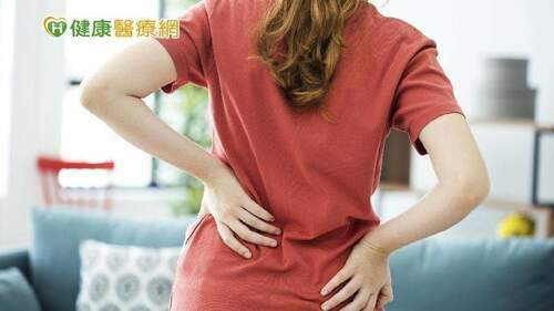 腰痠背痛若合併「這些危險訊號」　當心脊椎病變！