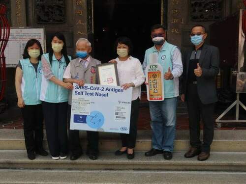 嘉邑城隍廟捐贈快篩劑及乾洗手-市長黃敏惠感謝善行義舉