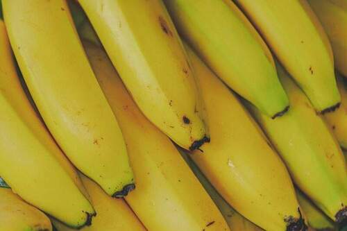 香蕉要選直的或彎的?斑點蕉還能吃嗎?食藥署教你吃對香蕉補充營養