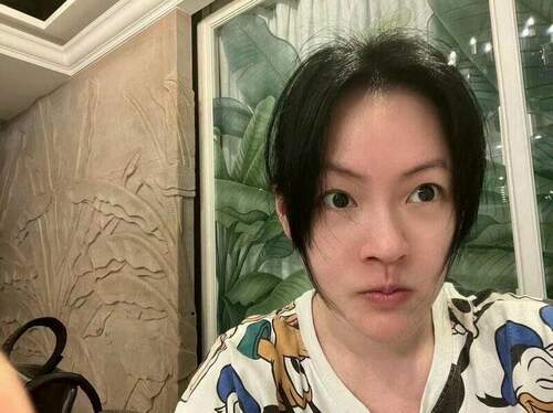 小s煮飯忙翻全身汗「沒人出來吃」-　網秒懂：這是現世報