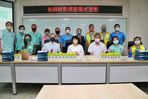 民眾黨嘉市黨部號召公益團體捐贈快篩劑-黃敏惠感謝各界慷慨解囊