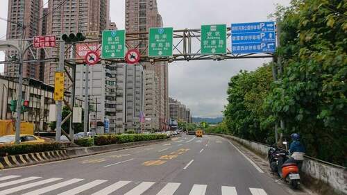 不再霧剎剎！交通標誌牌面大清「零」 - 台北郵報 | The Taipei Post