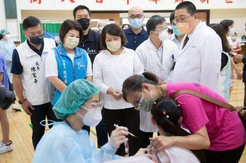 嘉義市學童疫苗開打 黃敏惠貼心送小冰寶 - 台北郵報 | The Taipei Post