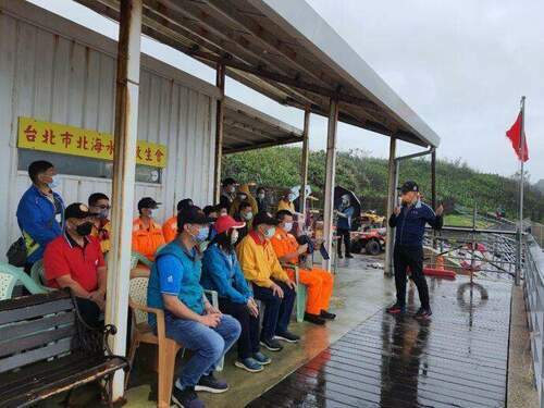安全第一 迎接夏季戲水旺季 觀光局北觀處辦理水域救生講習演練 - 台北郵報 | The Taipei Post