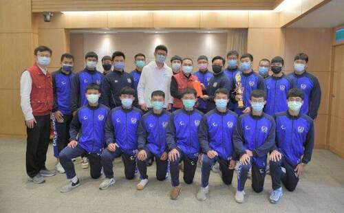 新北市竹圍高中勇奪全國橄欖球錦標賽隊史第2冠 市政會議獻獎 - 台北郵報 | The Taipei Post 新北市竹圍高中勇奪全國橄欖球錦標賽隊史第2冠 市政會議獻獎 - 台北郵報 | The Taipei Post