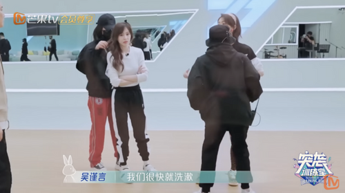 王心凌《乘風破浪》練習遭工作人員打斷　「詭異行徑」驚訝大叫