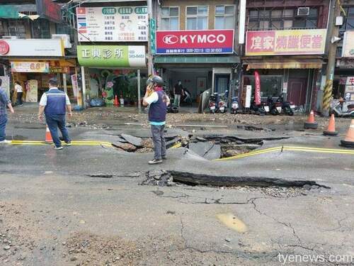 【有片】桃鶯路水管爆裂 搶修停水約2萬4千戶受影響 - 台北郵報 | The Taipei Post