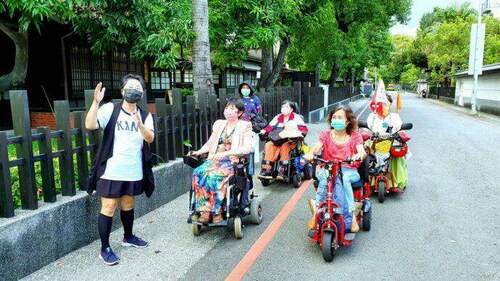 嘉義木都處處驚豔 輪椅導遊父女體驗友善城市旅遊 - 台北郵報 | The Taipei Post