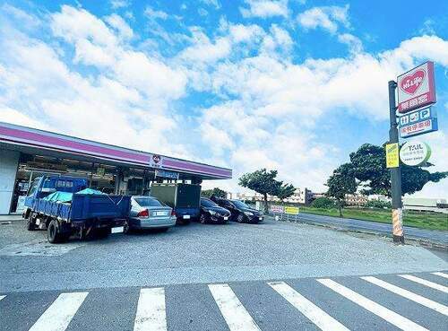 電動車也能到超商充電　萊爾富聯手特爾電力建快充站