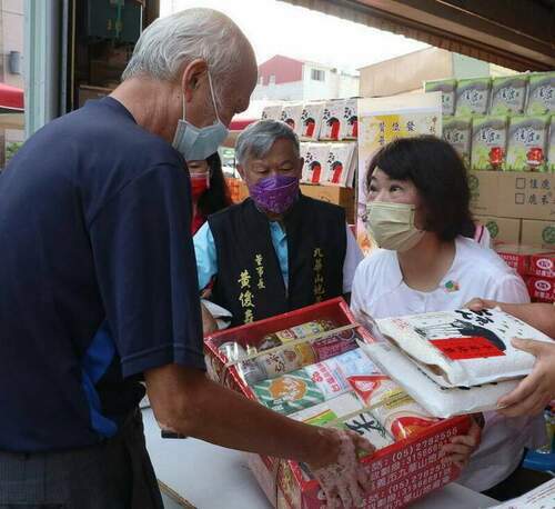 中秋送愛心　九華山地藏庵發放贊普品助弱勢