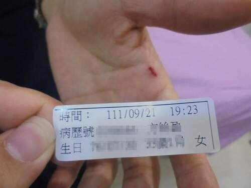 【有片】男騎士違規被抓怒飆三字經 2警逮捕過程受傷 - 台北郵報 | The Taipei Post