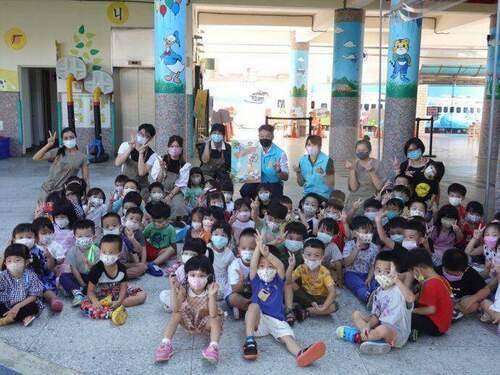 幼兒祝教師節快樂 老師暖在心坎裡 - 台北郵報 | The Taipei Post