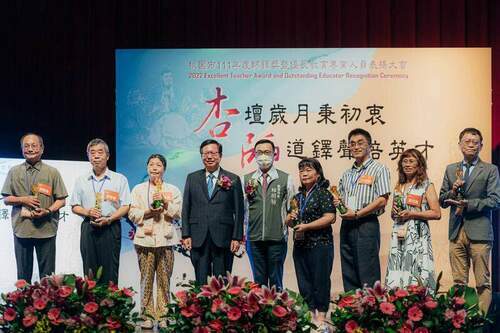 桃園市111年度師鐸獎暨優良教育專業人員表揚大會，鄭市長感謝得獎師長們的付出 - 台北郵報 | The Taipei Post