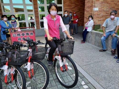 溪湖鎮體恤鄰長辛勞協助推動政令　致贈腳踏車減輕奔波辛苦 - 台北郵報 | The Taipei Post