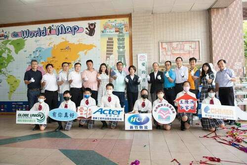 嘉市博愛國小舉行「愛的書庫」-贈書揭牌儀式