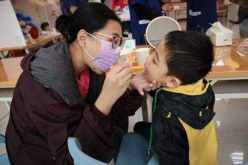 慢飛天使媽媽感嘆刷牙有如世界大戰 新北牙仙子の家辦潔牙比賽教正確方法 - 早安台灣新聞 | Morning Taiwan News