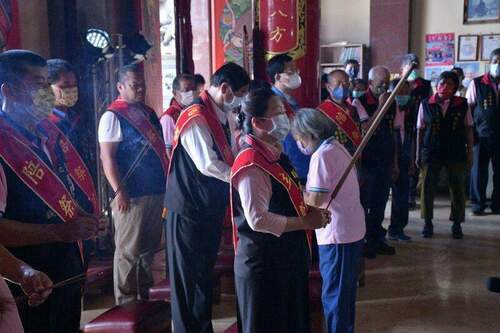 花蓮聖能宮聯合慶典暨全國巧聖仙師文化祭會師活動 徐榛蔚虔心禮敬致意 - 台北郵報 | The Taipei Post 花蓮聖能宮聯合慶典暨全國巧聖仙師文化祭會師活動 徐榛蔚虔心禮敬致意 - 台北郵報 | The Taipei Post