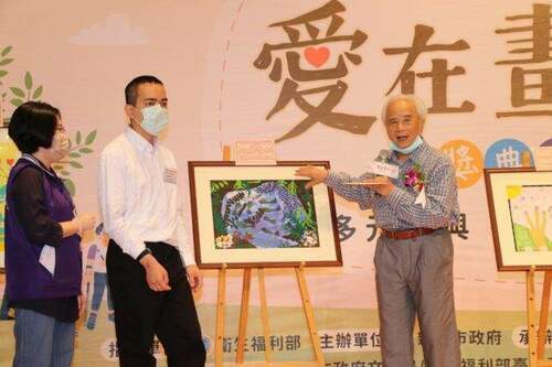 第25屆「愛在畫中」身障創作表揚 劉和然鼓勵用畫筆彩繪夢想與人生 - 台北郵報 | The Taipei Post