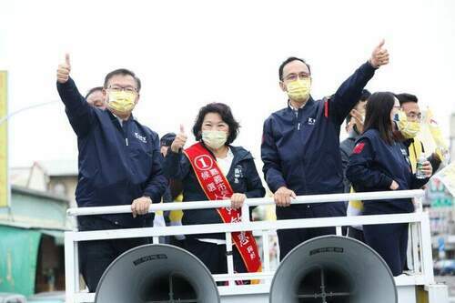 朱立倫陪同黃敏惠掃街拜票　籲請市民踴躍投票支持1號