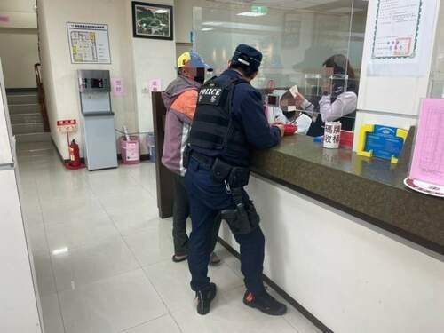 老婆要借錢？楊梅警苦勸守住7旬翁8萬積蓄 - 早安台灣新聞 | Morning Taiwan News