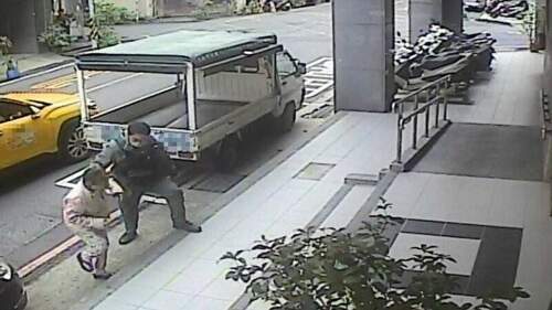 老婦搭小黃地址說不清 司機載至派出所求助警 - 台北郵報 | The Taipei Post