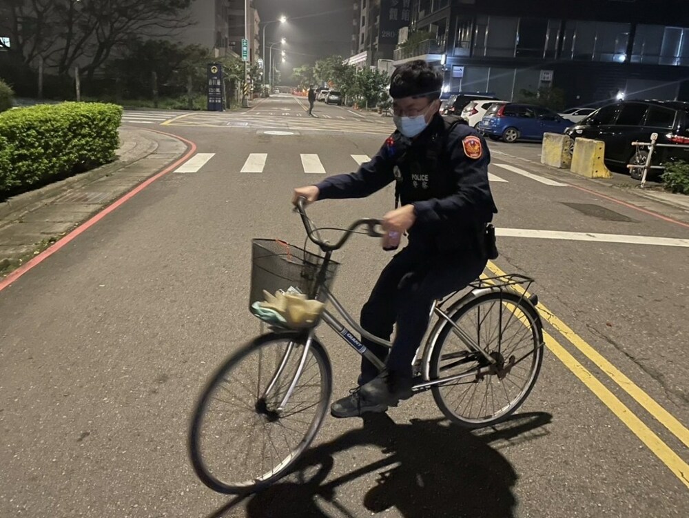 8旬翁騎腳踏車訪友迷路 青埔警助其返家 - 台北郵報 | The Taipei Post