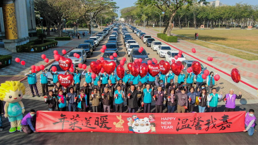 嘉縣府攜手民間單位助弱勢　百輛車出動到18鄉鎮市送年菜