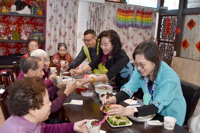 切膚之愛基金會陪伴長輩圍爐　致贈100份紅包個案家中進行關懷探訪 - 台北郵報 | The Taipei Post