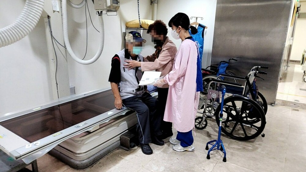 北榮桃園分院放射師不畏疫情衝擊 提供優質高齡照護服務 - 台北郵報 | The Taipei Post