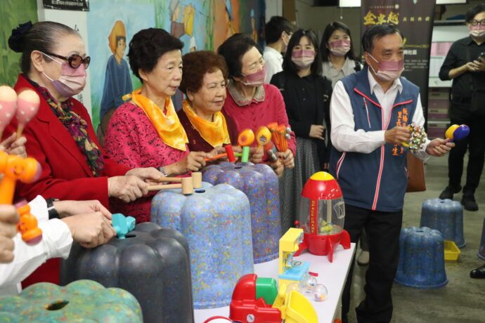 廢棄玩具大變身　可愛「露露椅」可以按摩還能當鼓敲擊 - 台北郵報 | The Taipei Post