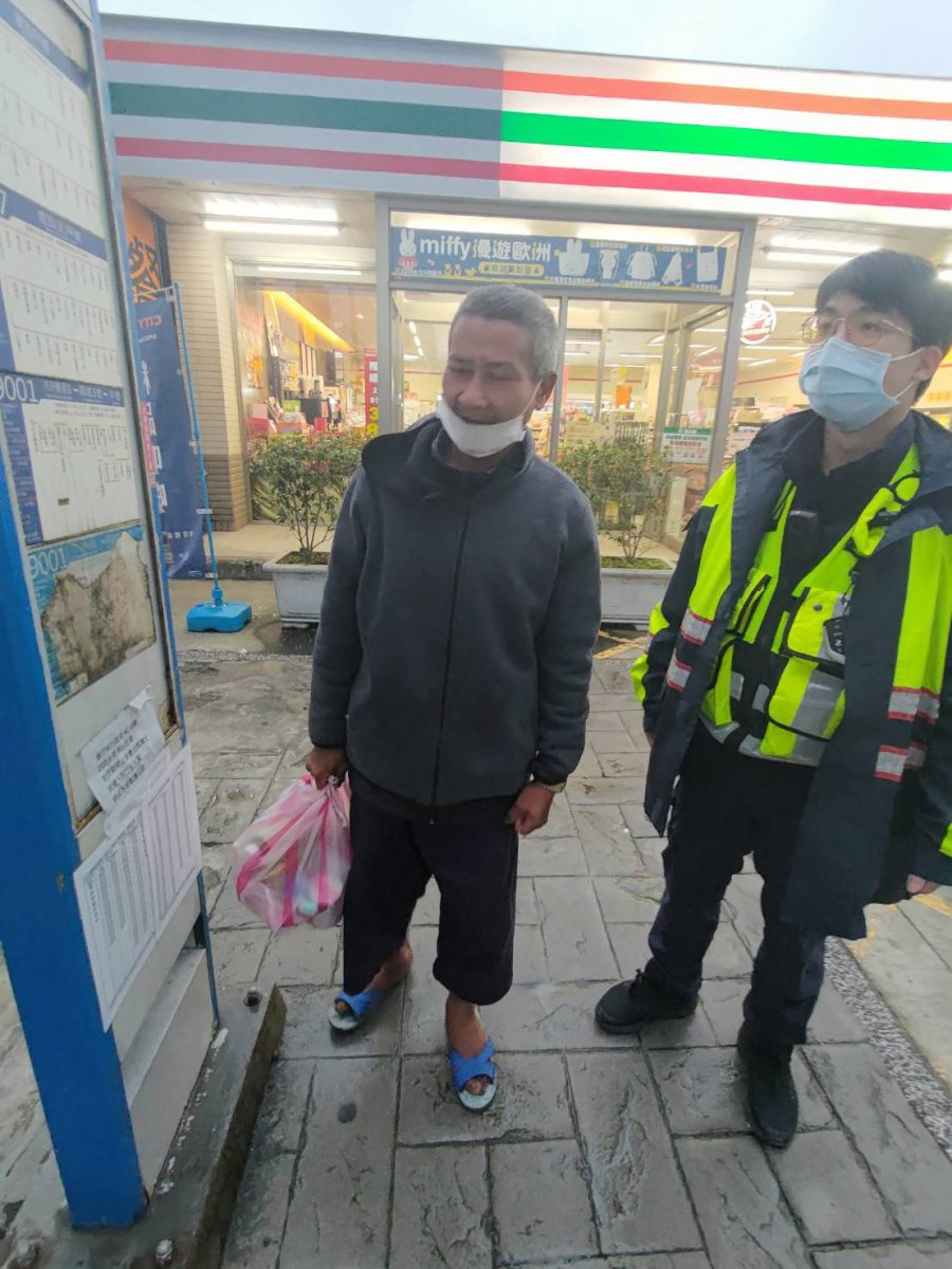 男子徒步返鄉誤上國道 暖警自掏腰包助順利返家 - 台北郵報 | The Taipei Post