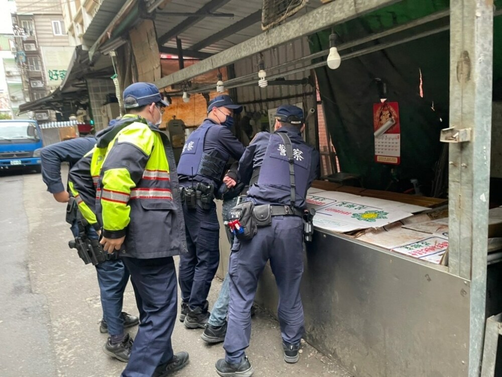 蘆竹警舉辦防搶演練 前進南農市場宣導反詐 - 早安台灣新聞 | Morning Taiwan News