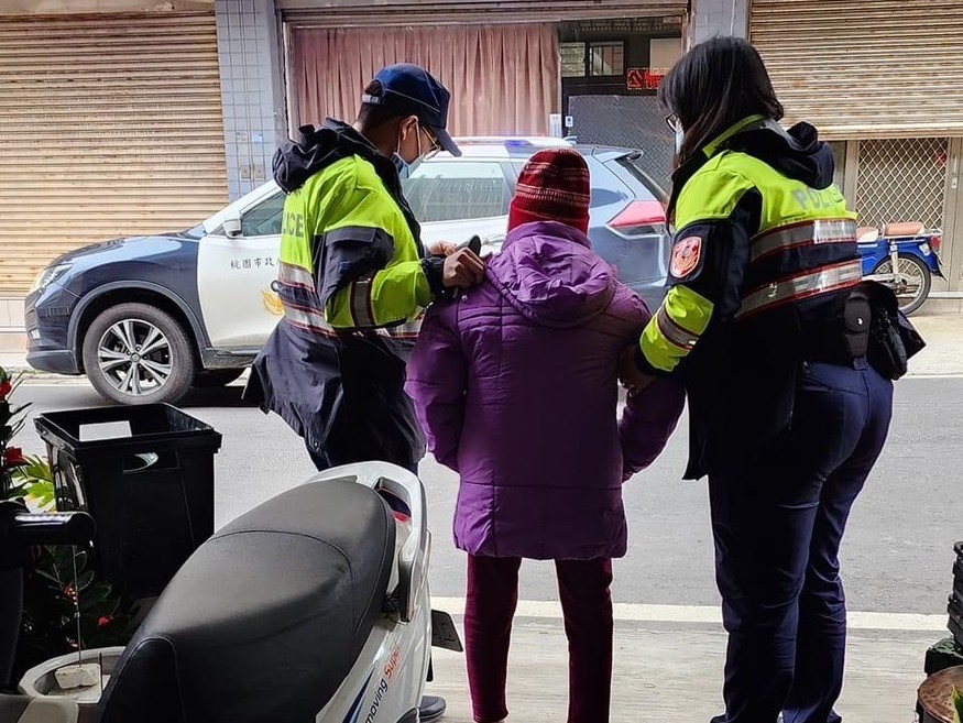 兩高齡老婦接連走失 楊梅、新屋警助返家團圓 - 台北郵報 | The Taipei Post