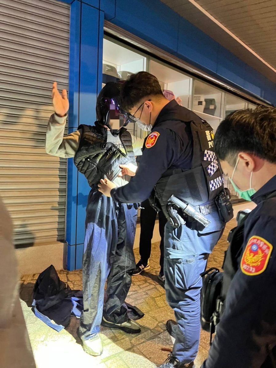 桃園女騎士遭2男持刀棒恐嚇 歹徒得手3000逃逸5小時被逮 - 台北郵報 | The Taipei Post
