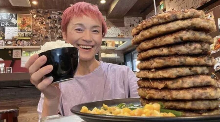 10分鐘吃399碗蕎麥麵！女大胃王「菅原初代」病逝享59歲　暴食原因曝光惹哭網友