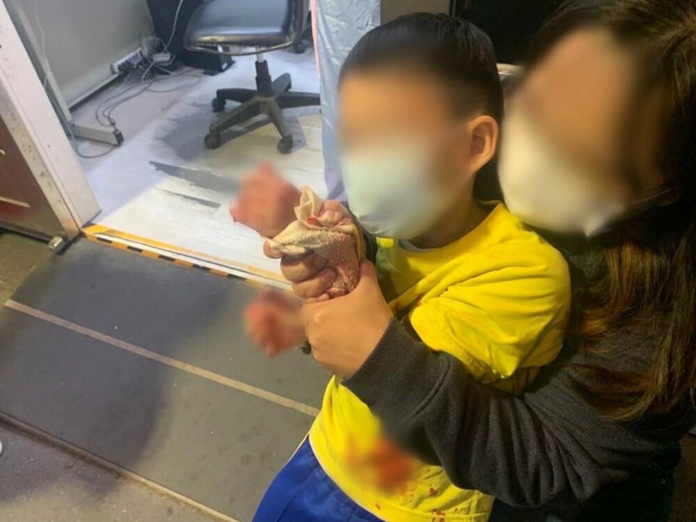 6歲童玩耍濺血 龜山警開道5分鐘送醫 - 台北郵報 | The Taipei Post