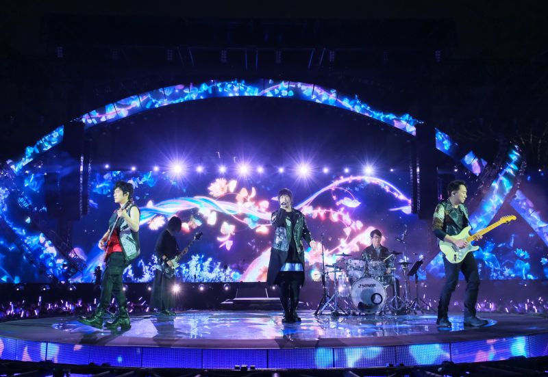 「華人第一天團」五月天出道邁入25年 8度在高雄世運主場館開唱