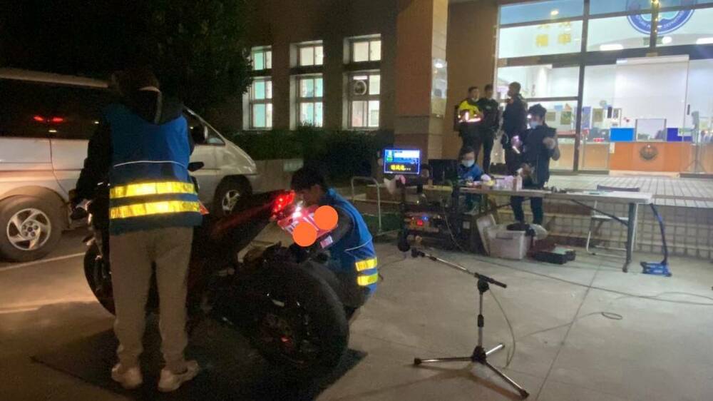 桃警深夜取締改裝車 2小時揪出14車噪音超標 - 台北郵報 | The Taipei Post