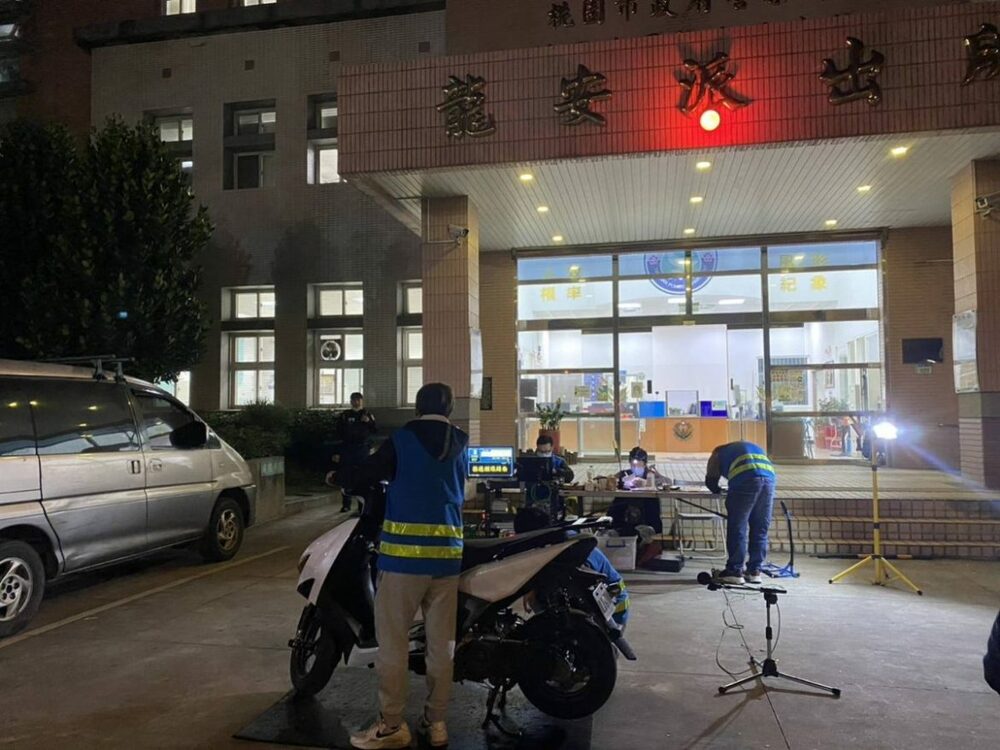 桃警深夜取締改裝車 2小時揪出14車噪音超標 - 台北郵報 | The Taipei Post