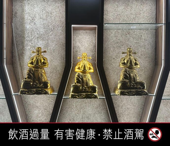 中外猛男美女混戰酒後大膽秀出驚人上圍 - 台北郵報 | The Taipei Post